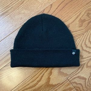 Elements plain black beanie